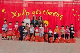 Chương trình trao quà Tết cho học sinh nghèo, học sinh có hoàn cảnh khó khăn