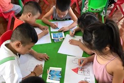 một số hình ảnh hoạt động tạo hình của các bé lớp 5 tuổi A