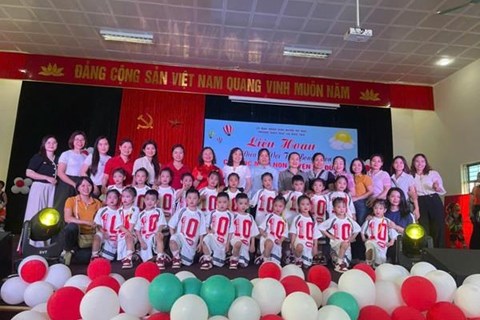 VŨ ĐIỆU BÉ VỚI TRÁI BÓNG TRÒN - SÂN CHƠI SÔI ĐỘNG CHO TRẺ MẦM NON HUYỆN MỸ ĐỨC