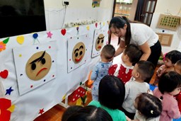 HĐTH DÁN KHUÔN MẶT CẢM XÚC LỚP  NT D4