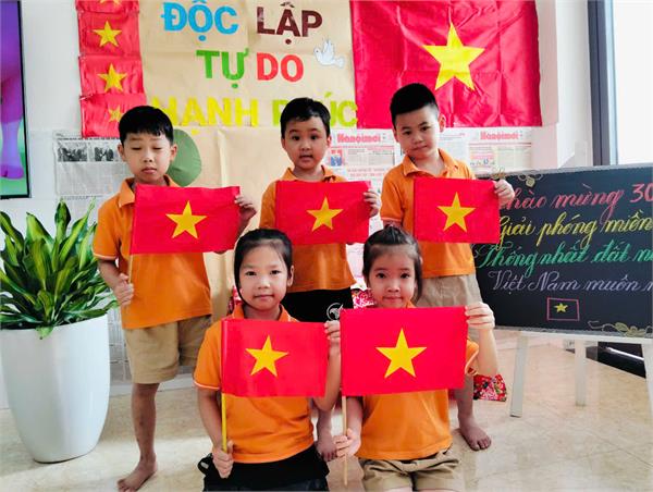 Hoạt động chào mừng ngày 30-4 của các nhỏ lớp 5TA3