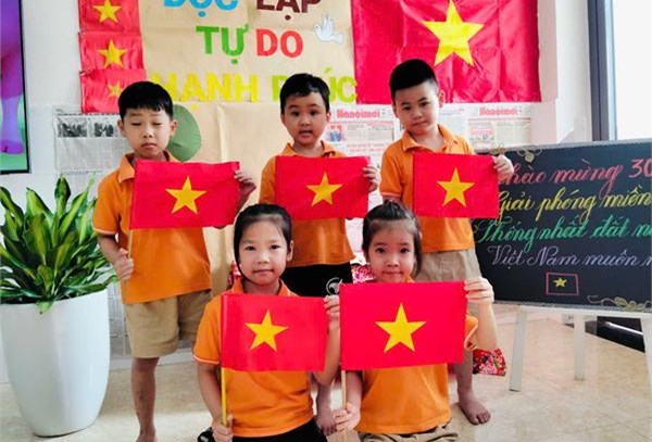 Hoạt động chào mừng ngày 30-4 của các nhỏ lớp 5TA3