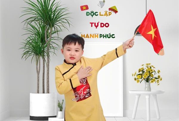 Hoạt động chào mừng ngày 30-4 của các bạn lớp 5TA4
