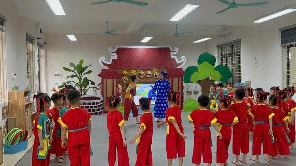 Hoạt động học trò chơi dân gian Luồn luồn tổ dế đạt giải nhì khối 5 tuổi huyện Mỹ Đức