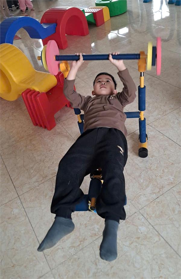 Bé yêu vận động