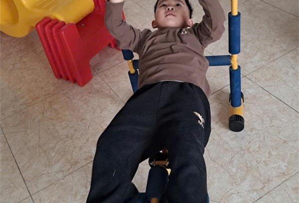 Bé yêu vận động